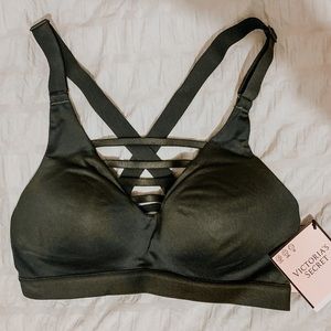 NWT 32C Victoria’s Secret Sports Bra